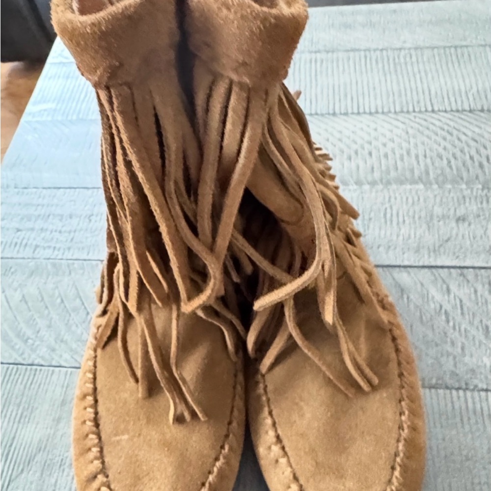 Minnetonka Tan Suede Fringe Moccasin Boots
